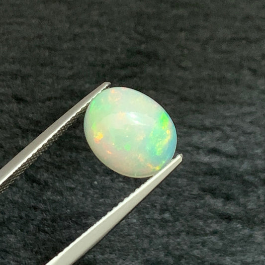 Ethiopian White opal Gemstone, 2.50 Carats