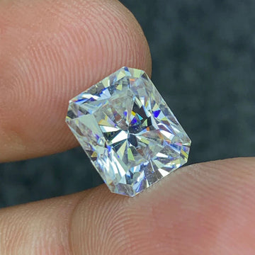 Light Golden & White Moissanite Gemstones: Round and Cushion Shape Guide for Fine Jewelry