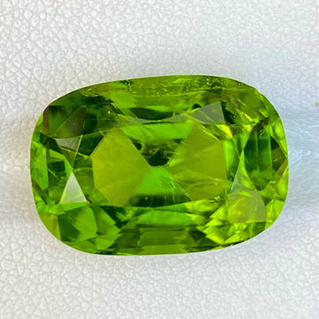Green Peridot Gemstone – Meaning, Benefits & Jewelry | OneStep Gems