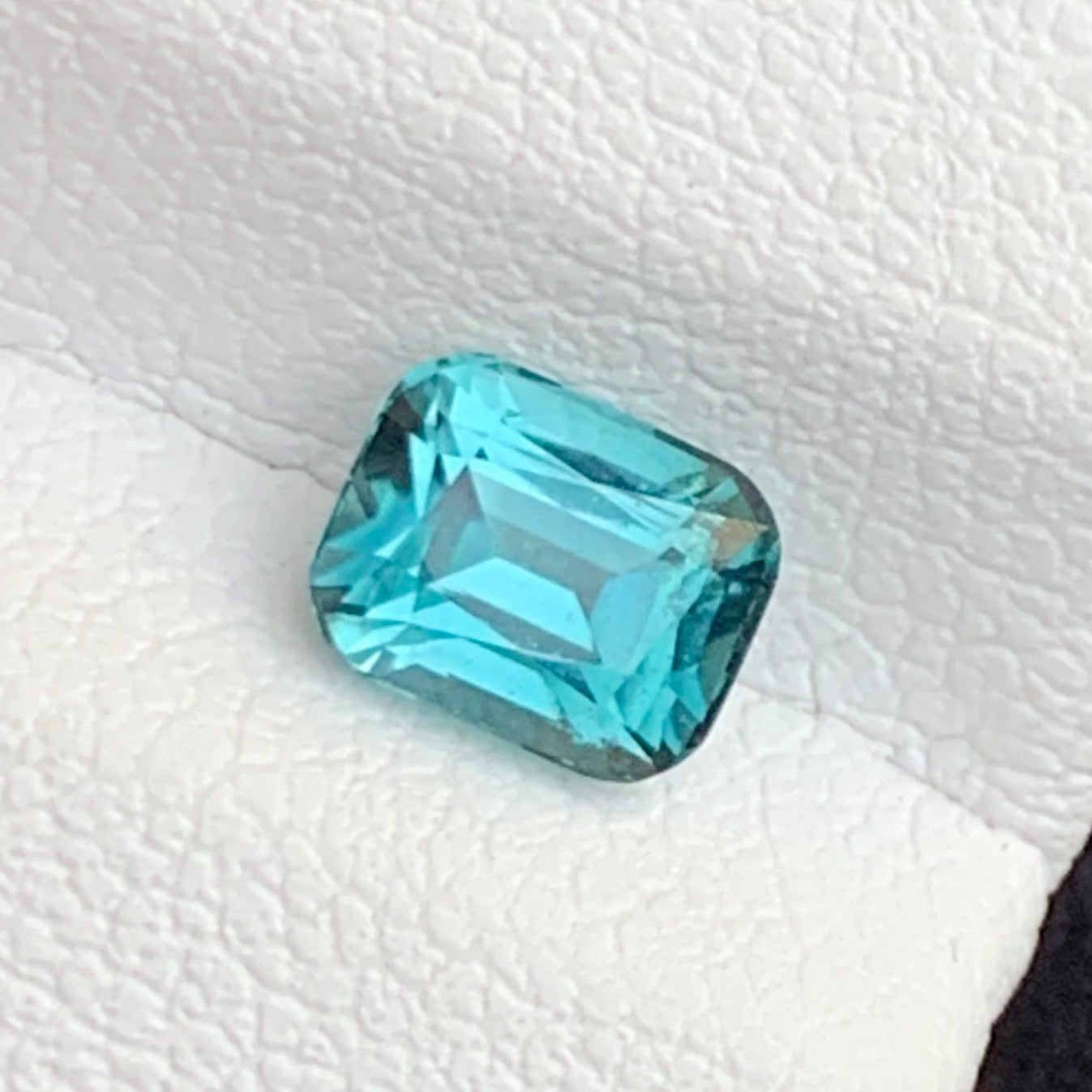  Lagoon Tourmaline gemstone
 Lagoon Tourmaline jewelry