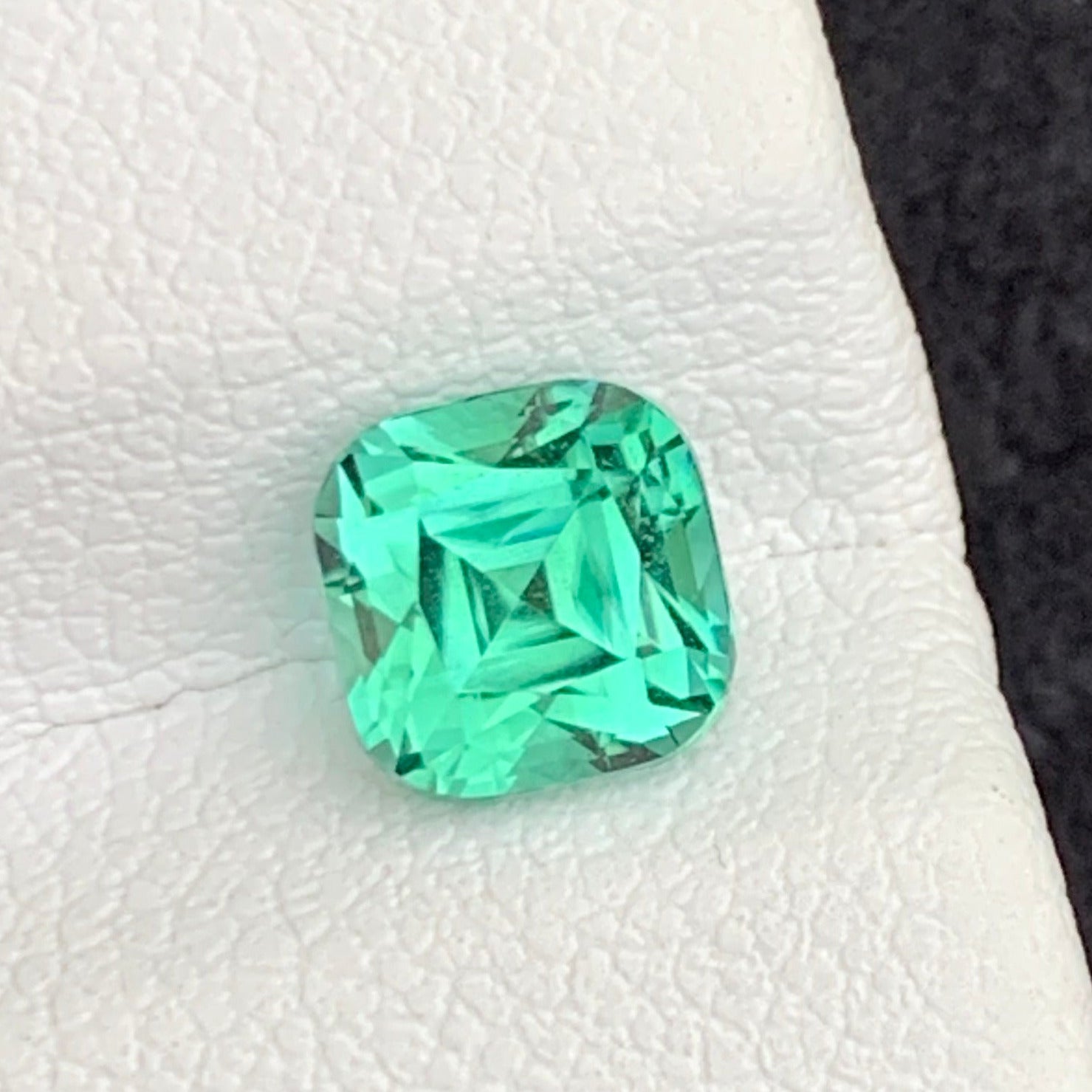Apple Green Tourmaline gemstone
Apple Green Tourmaline  jewelry
