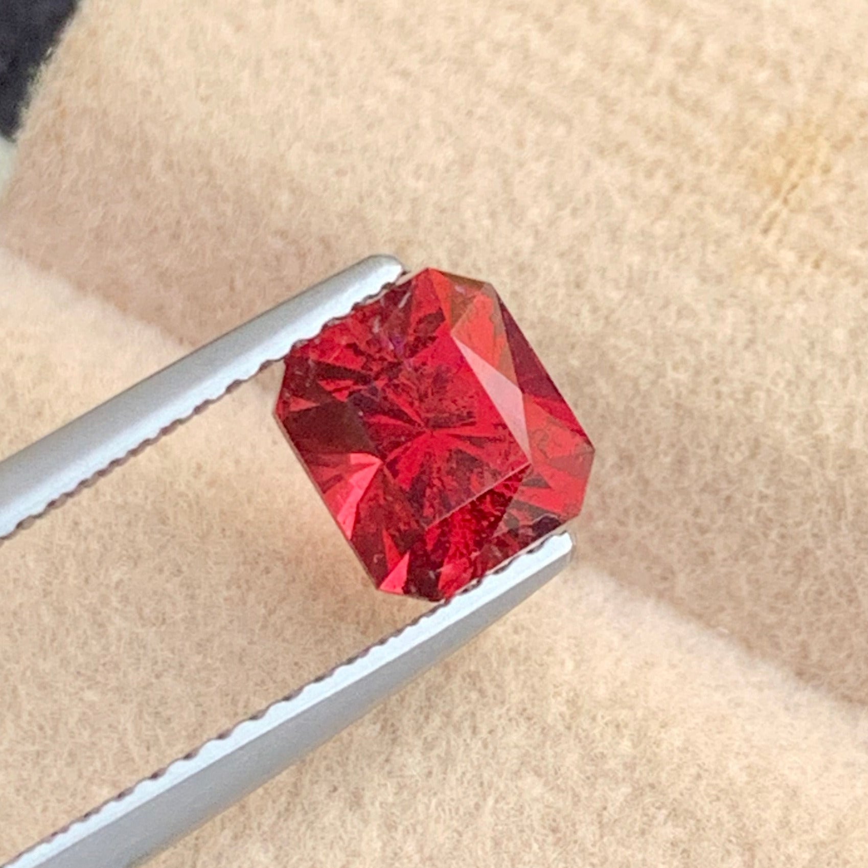 Rhodolite Garnet 
Rhodolite Garnet jewelry
1.75 carat rhodolite garnet red scissor cut natural gemstone
Madagascar garnet gemstone slightly included red stone close view