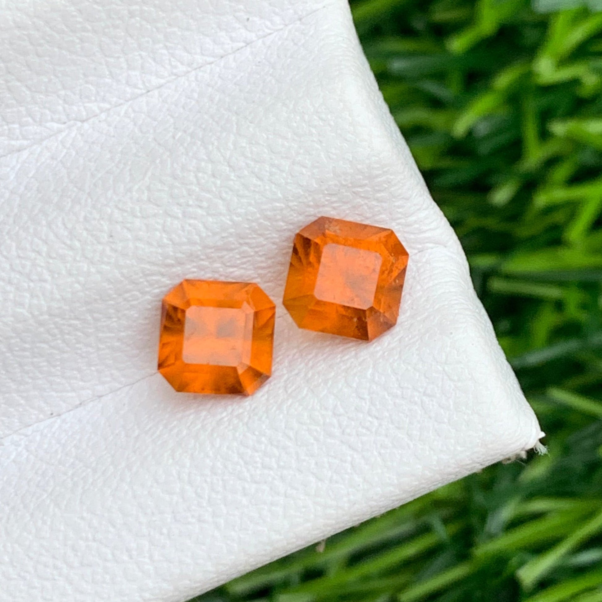 Penta garnet earrings Pair
1.95 Carat Afghanistan Origin Garnet Gemstone Pair