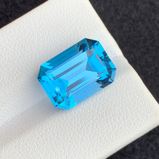 10.05 Carat Swiss Blue Topaz
Electric Swiss Topaz Emerald Cut