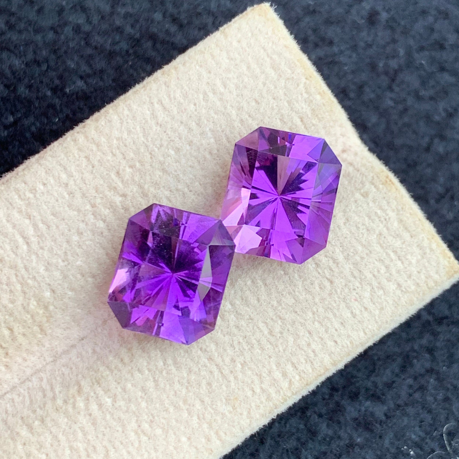  Pink Purple Amethyst Pair
 Pink Purple Amethyst earrings
11.35 carat natural amethyst pair scissor cut pink purple gemstones
Brazil amethyst gemstone pair loupe clean earrings stones