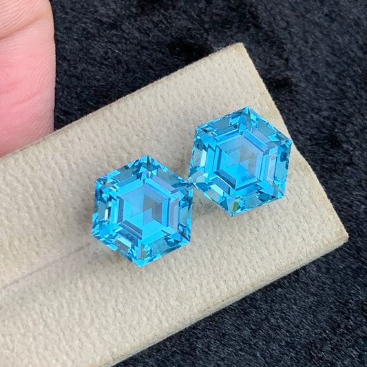 swiss topaz pair
blue topaz pair
17.80 Carats Swiss Blue Topaz Pair Hexagonal Cut Natural African Gemstones
Natural Swiss Blue Topaz Pair for Luxury Earrings