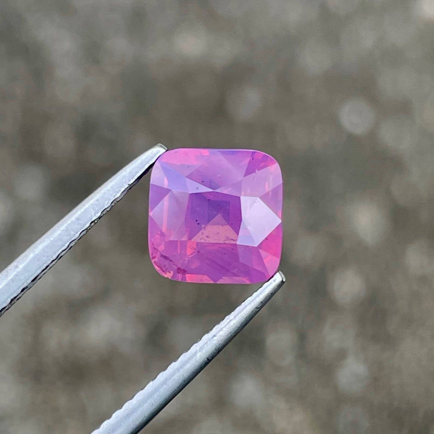 Pinkish Purple Sapphire
Pinkish Purple Sapphire jewelry