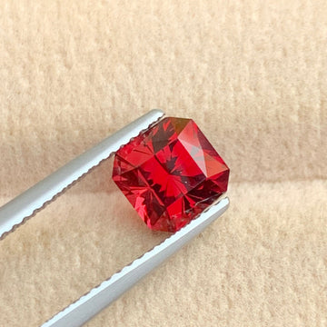 Rhodolite Garnet
Rhodolite Garnet jewely
2.15 carat rhodolite garnet asscher cut red gemstone
Madagascar garnet gemstone VVS clarity red violet tone