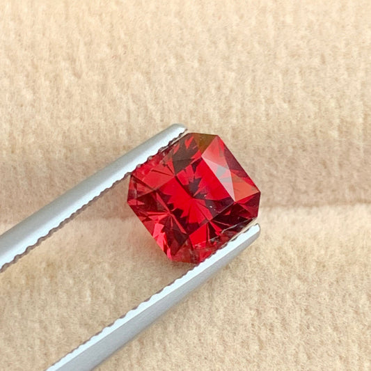 Rhodolite Garnet
Rhodolite Garnet jewely
2.15 carat rhodolite garnet asscher cut red gemstone
Madagascar garnet gemstone VVS clarity red violet tone