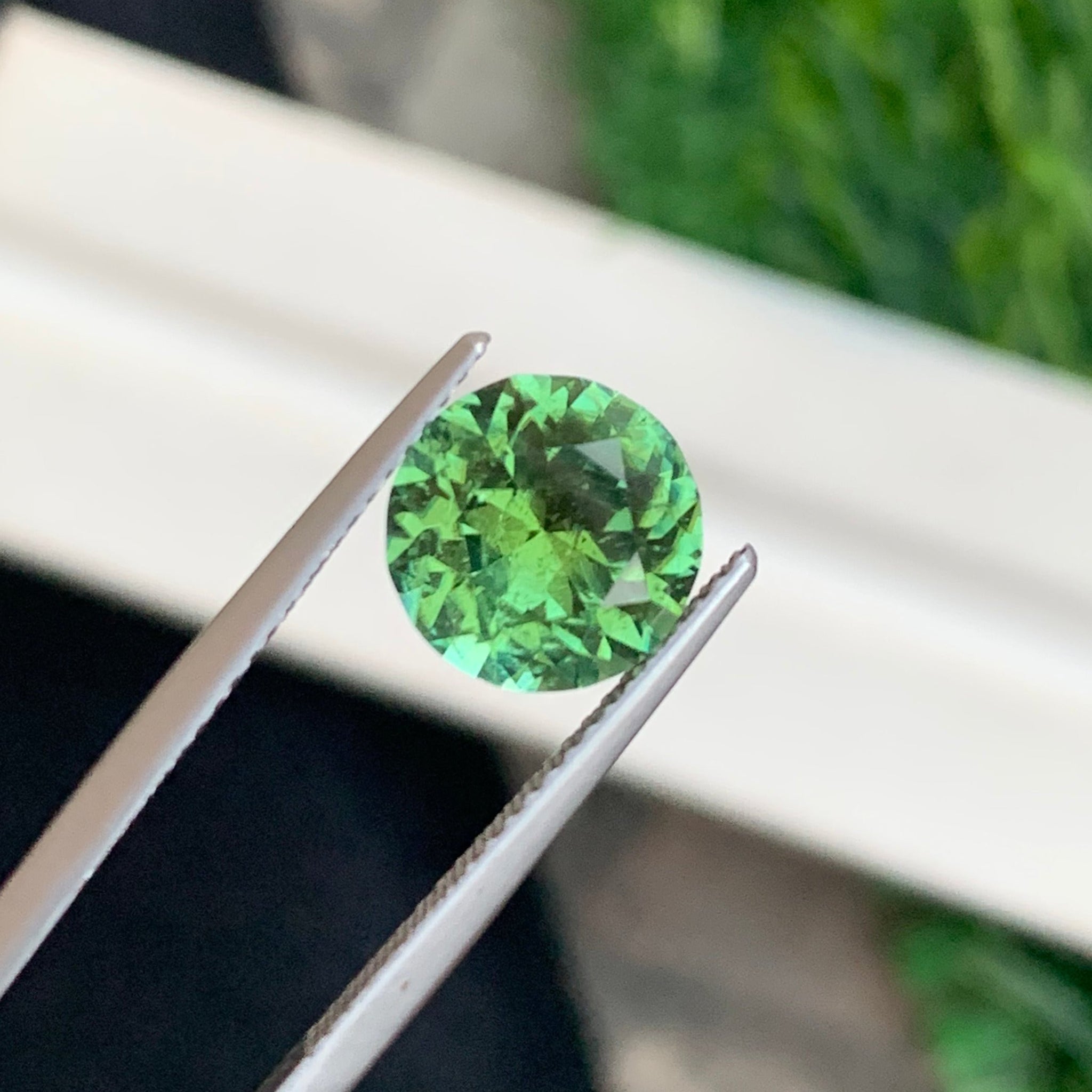 2.50 Carats Green Tourmaline Round Brilliant Cut