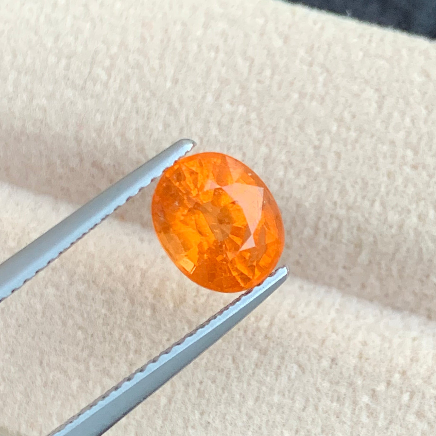 Spessartite Garnet
orange spessartite garnet loose gemstone

natural spessartite garnet from Africa

oval cut spessartite garnet gemstone