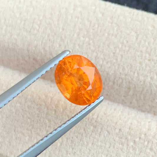 Spessartite Garnet
orange spessartite garnet loose gemstone

natural spessartite garnet from Africa

oval cut spessartite garnet gemstone