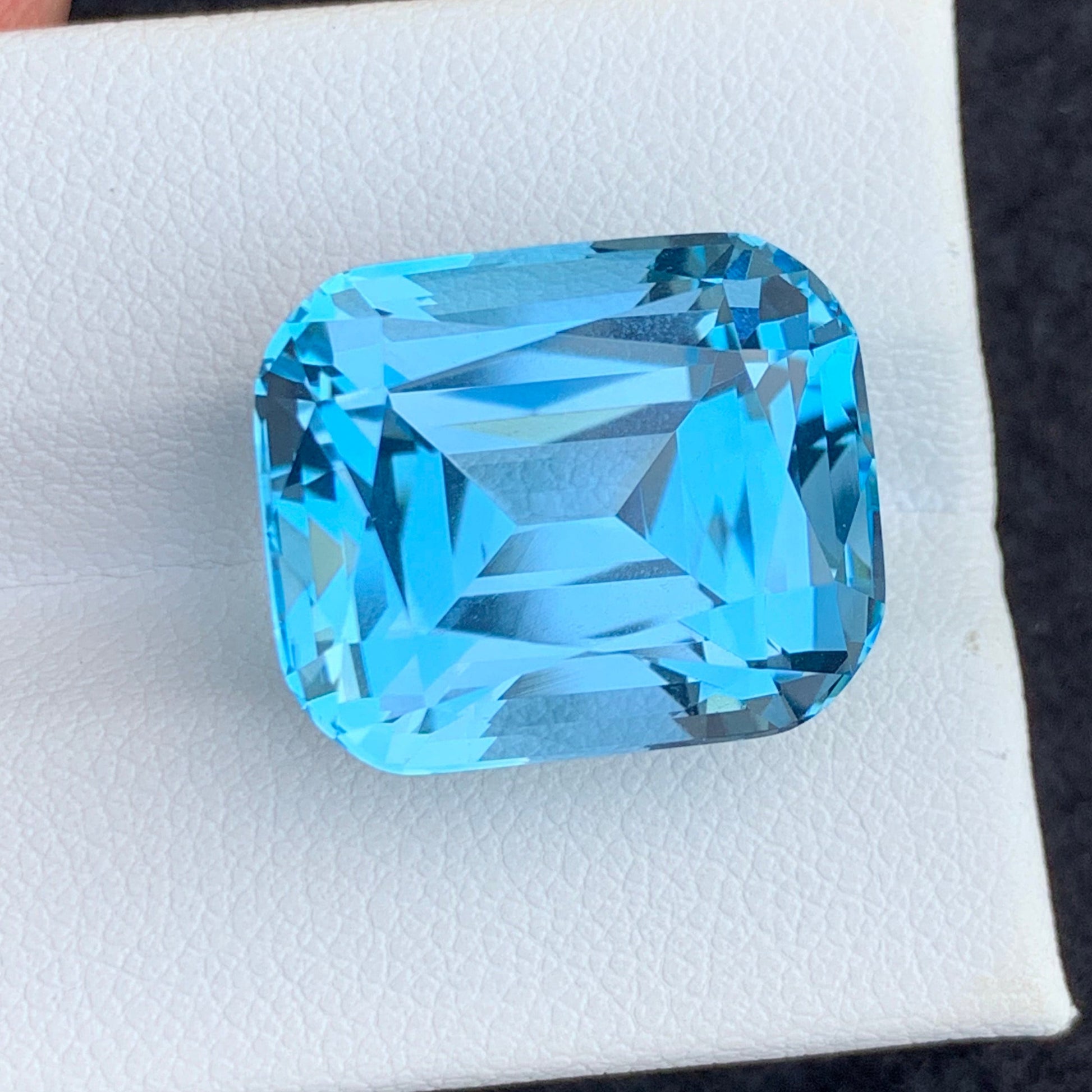 Swiss Blue Topaz for Luxury Jewelry
26.80 Ct Blue Topaz Wholesale Gemstone