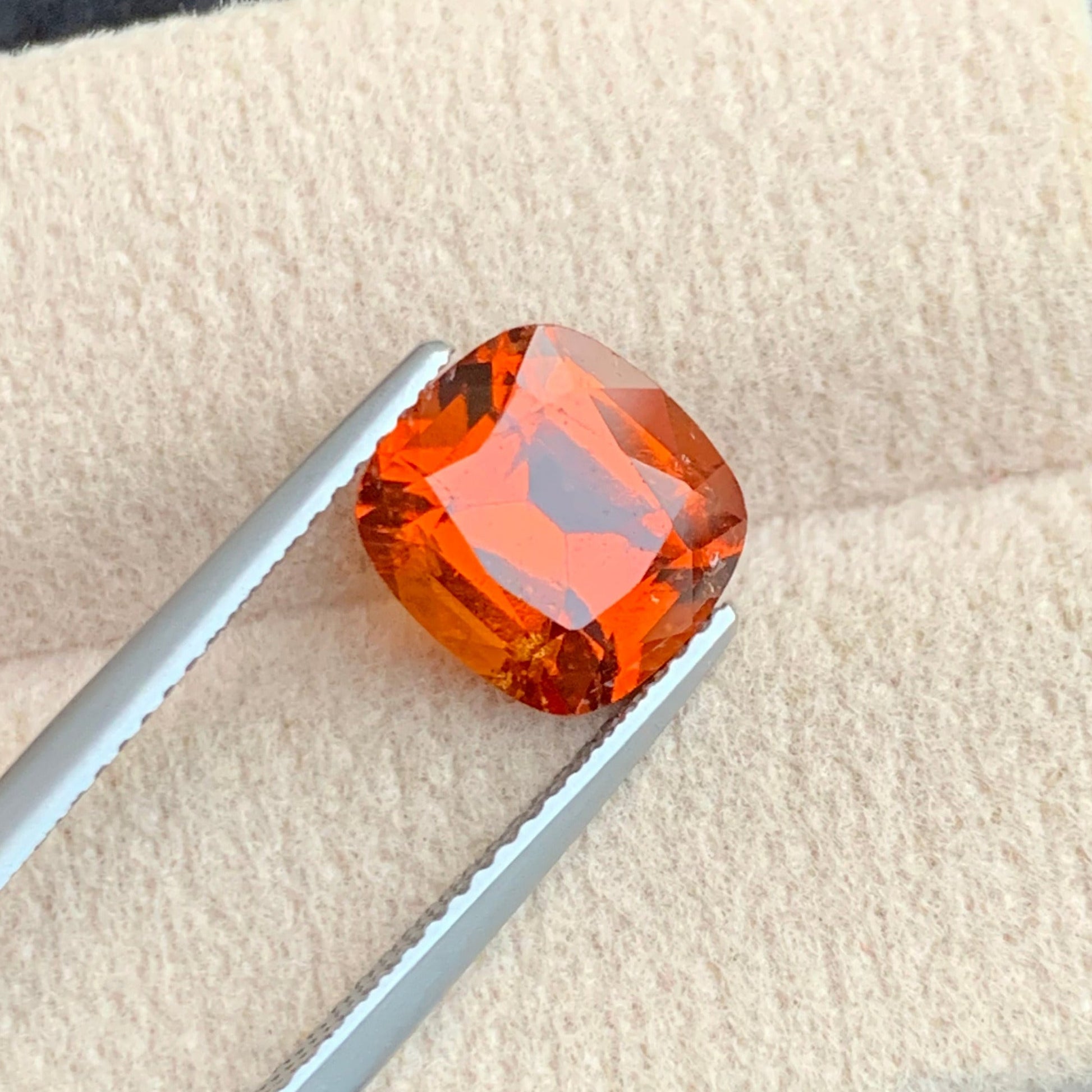 Hessonite Garnet
hessonite beads
hessonite bracelet