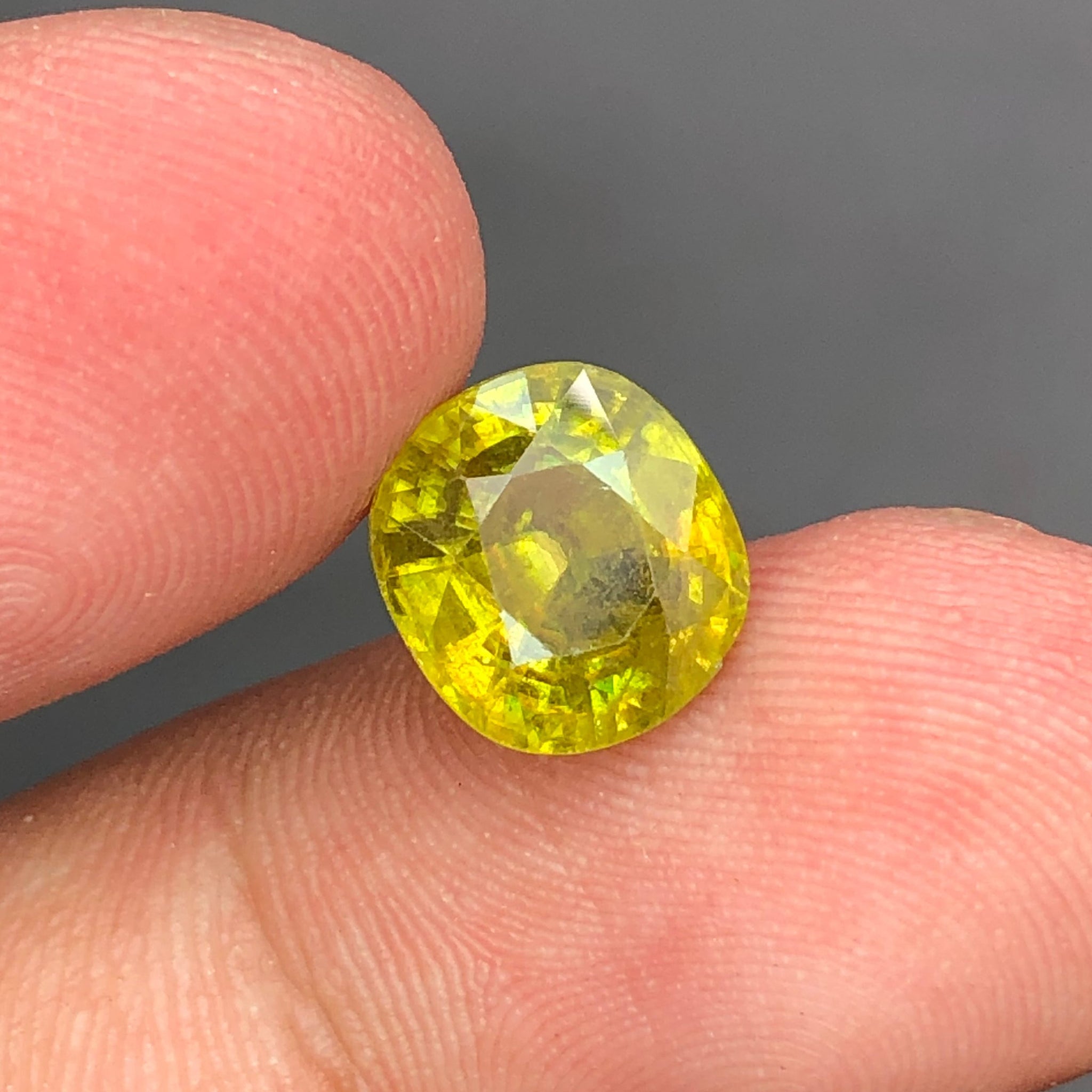 3.50 Carats Loose Sphene Gemstone Cushion Cut