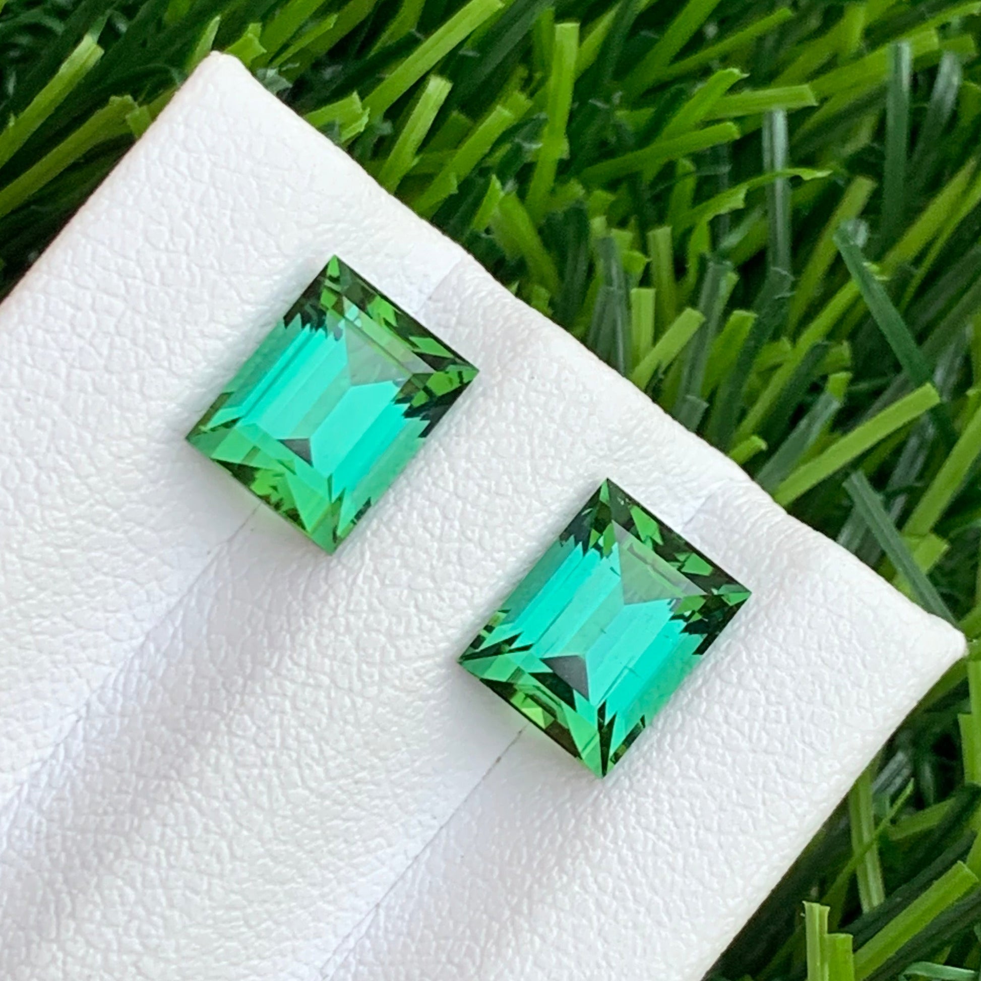 Tourmaline Pair
4.95 carat bluish green tourmaline pair baguette cut

natural bluish green tourmaline gemstones afghanistan