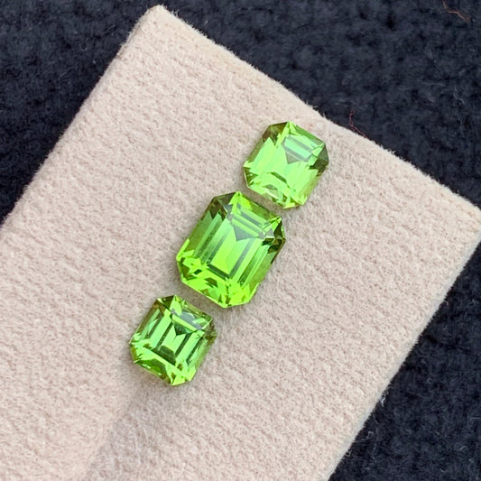 Peridot Ring set
4.95 carat green peridot ring set emerald cut

natural peridot jewelry set pakistan origin