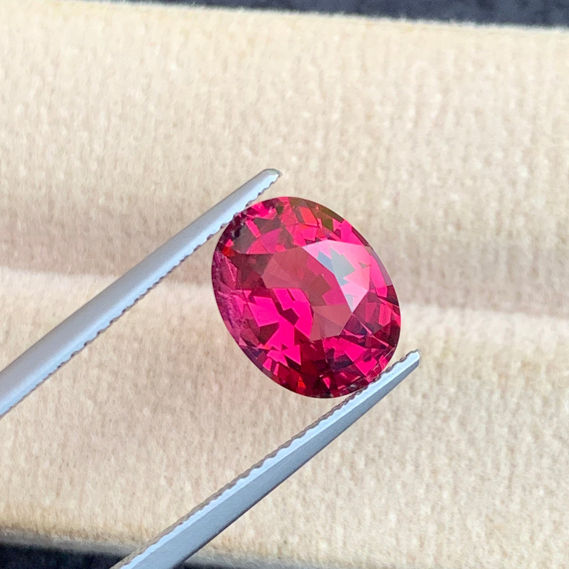 4 carat umbalite garnet high clarity
natural untreated garnet gemstone