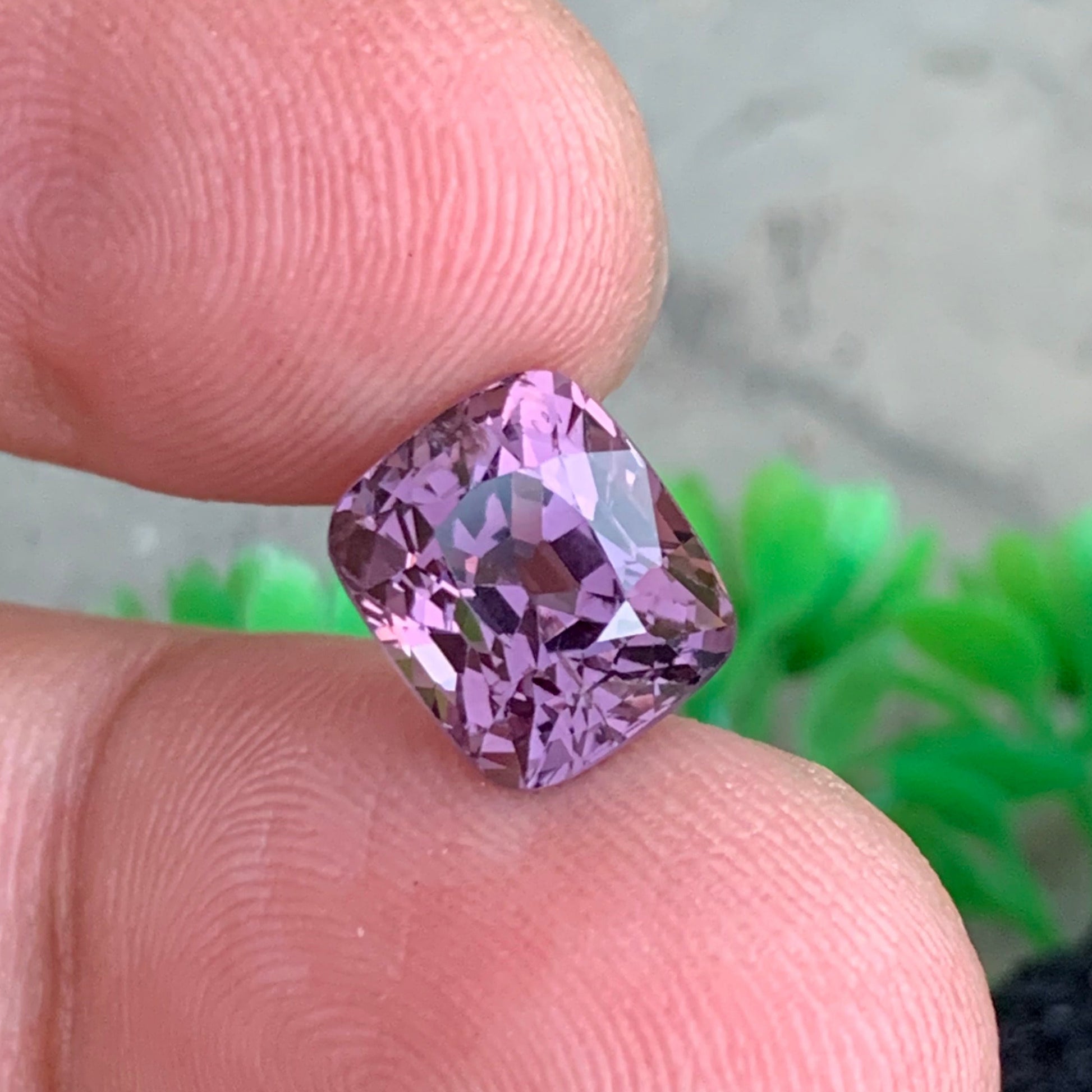 5.50 carat spinel gemstone for rings and pendants
collector quality pinkish purple spinel gemstone