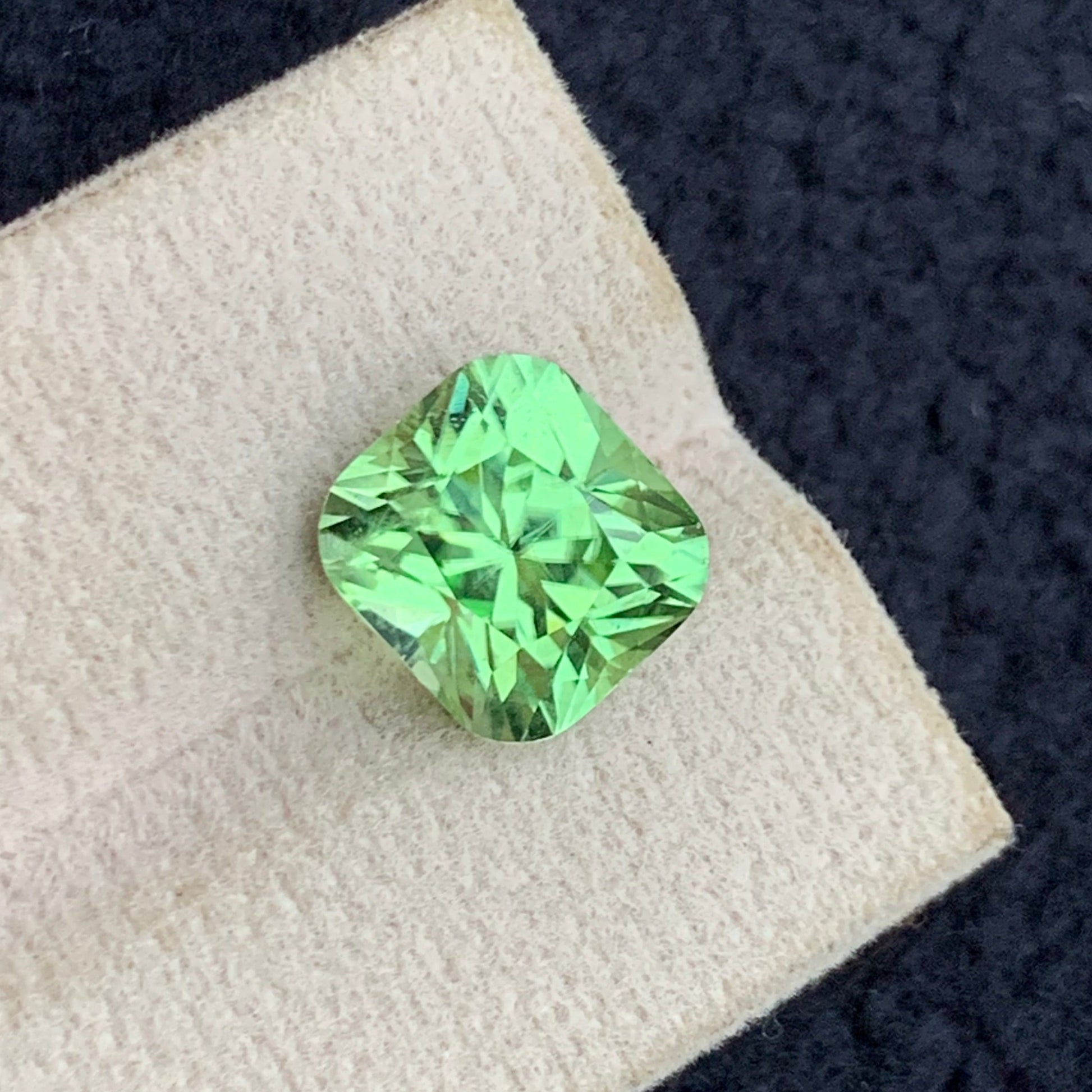 Apple Green Peridot
Apple Green Peridot jewelry
5.55 carats apple green peridot cushion cut Pakistan gemstone
natural VVS peridot loose gemstone apple green color