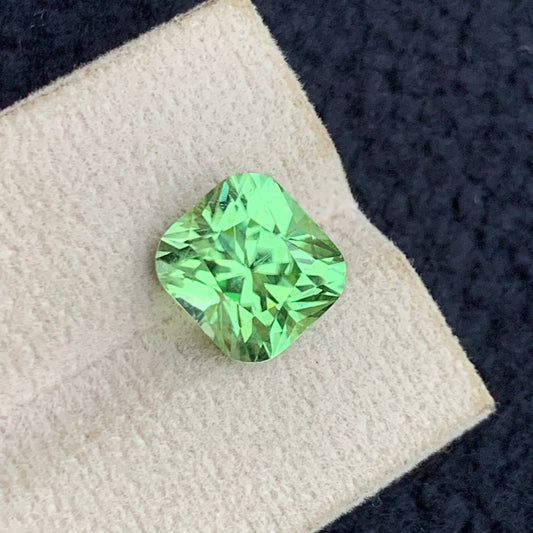Apple Green Peridot
Apple Green Peridot jewelry
5.55 carats apple green peridot cushion cut Pakistan gemstone
natural VVS peridot loose gemstone apple green color