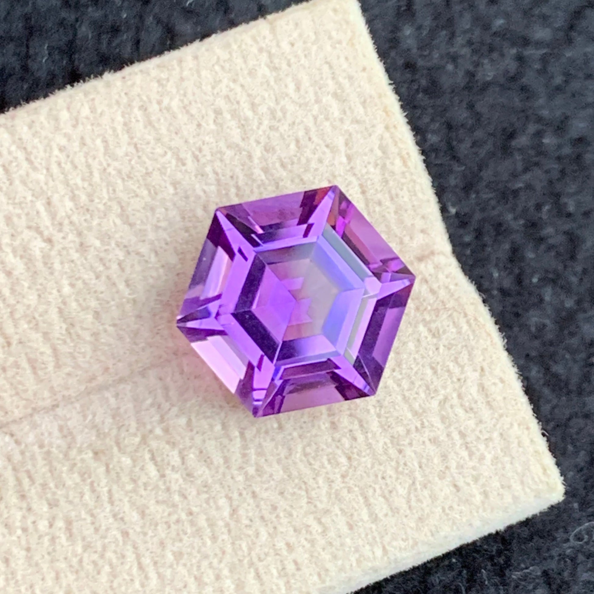 pink purple amethyst
hexagonal cut amethyst gemstone

natural brazilian amethyst stone