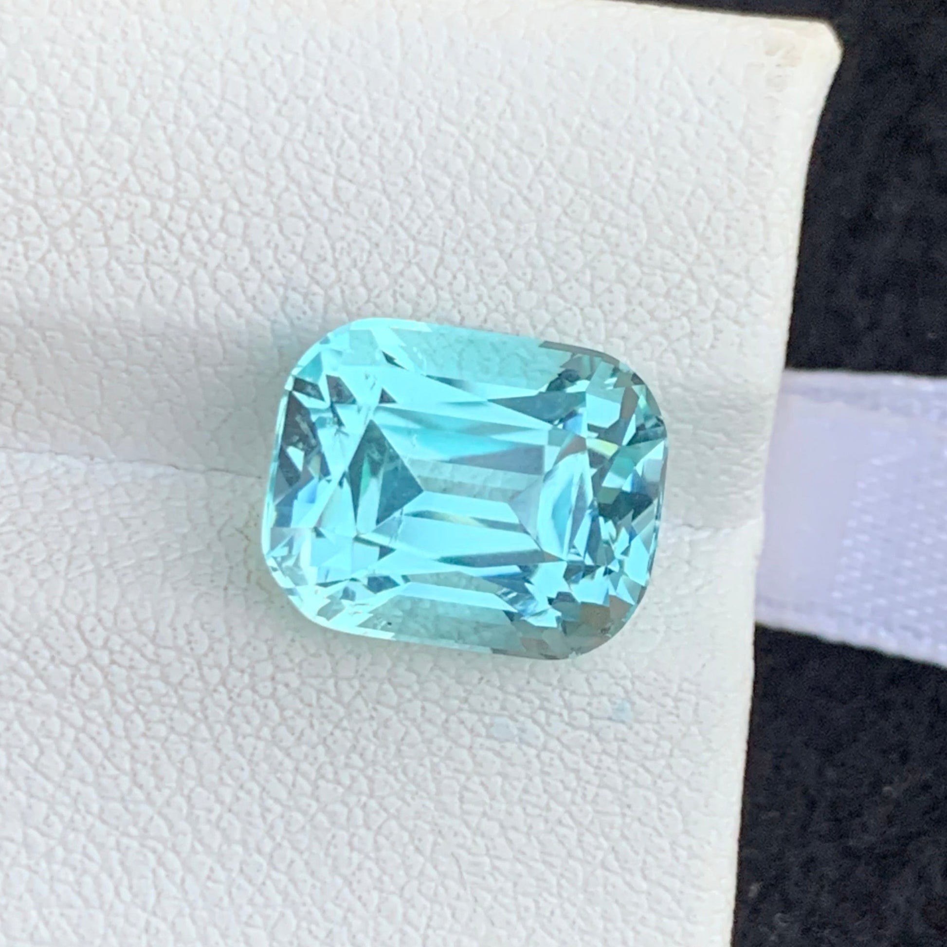 Blue Aquamarine Gemstone
Blue Aquamarine Jewelry
6.95 carat blue aquamarine cushion cut natural gemstone
sea blue aquamarine gemstone Africa origin VVS clarity