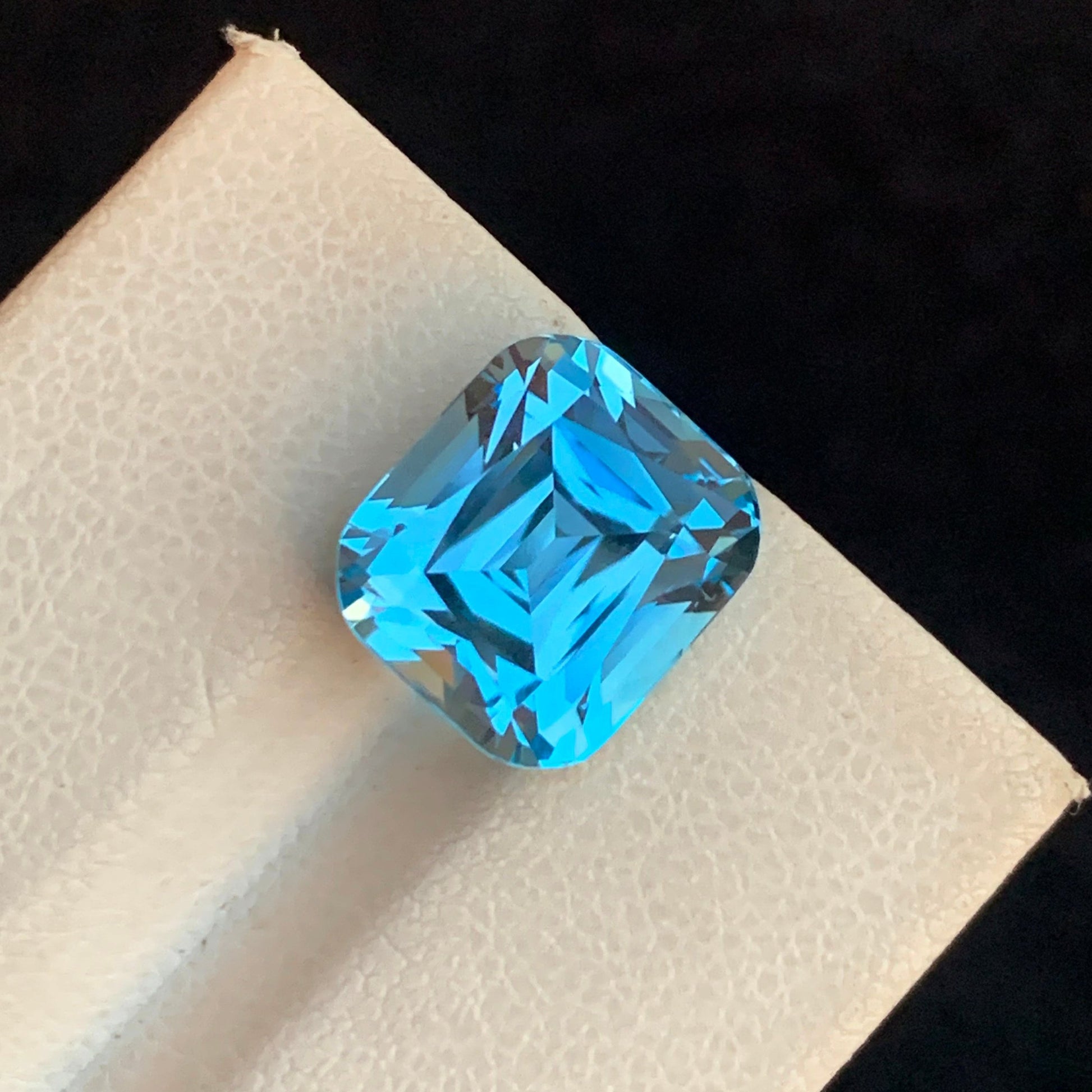 8.55 Carat Swiss Blue Topaz Stone for Jewelry Making