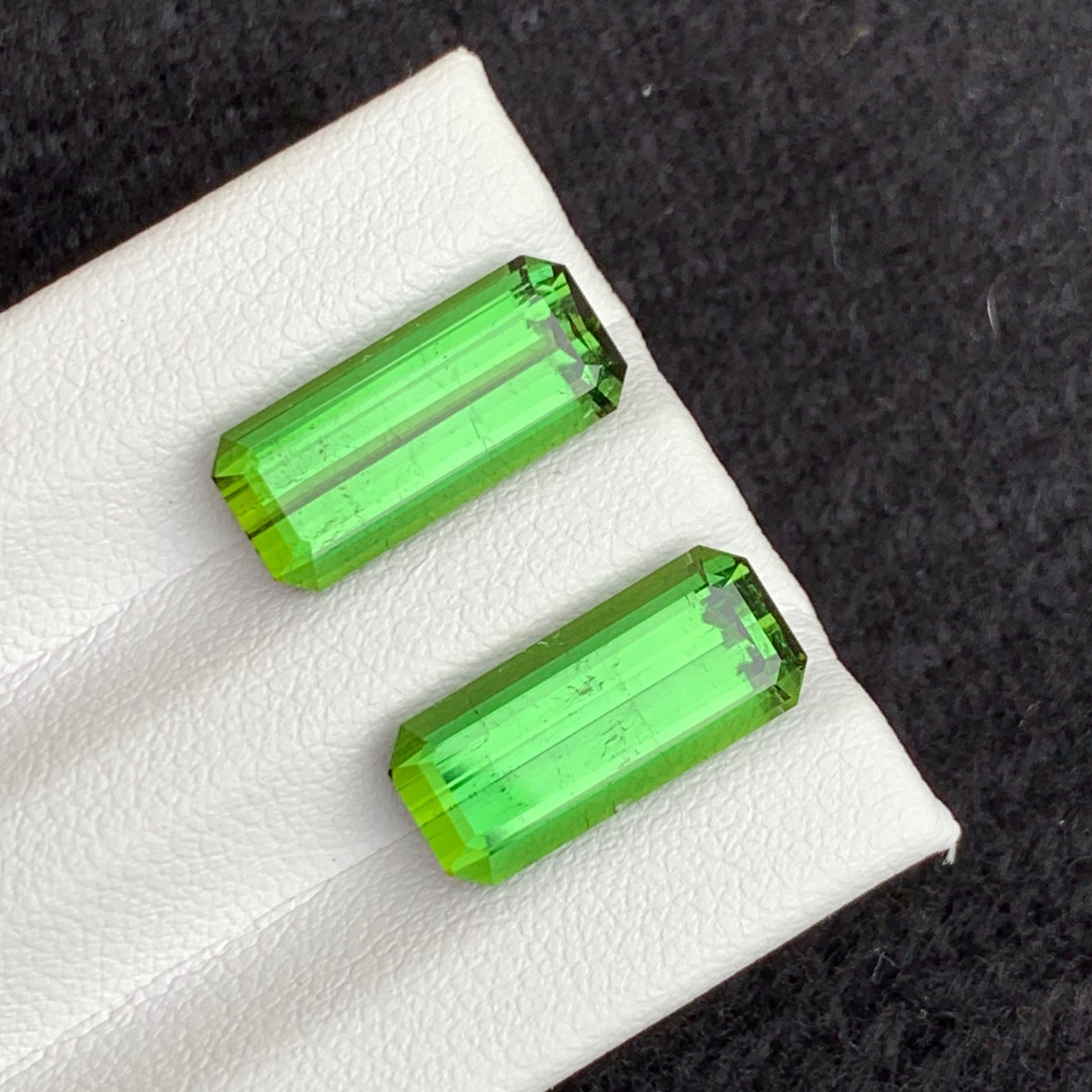 Yellow green  stone Pair
9.05 Carat Yellow Green Tourmaline Pair