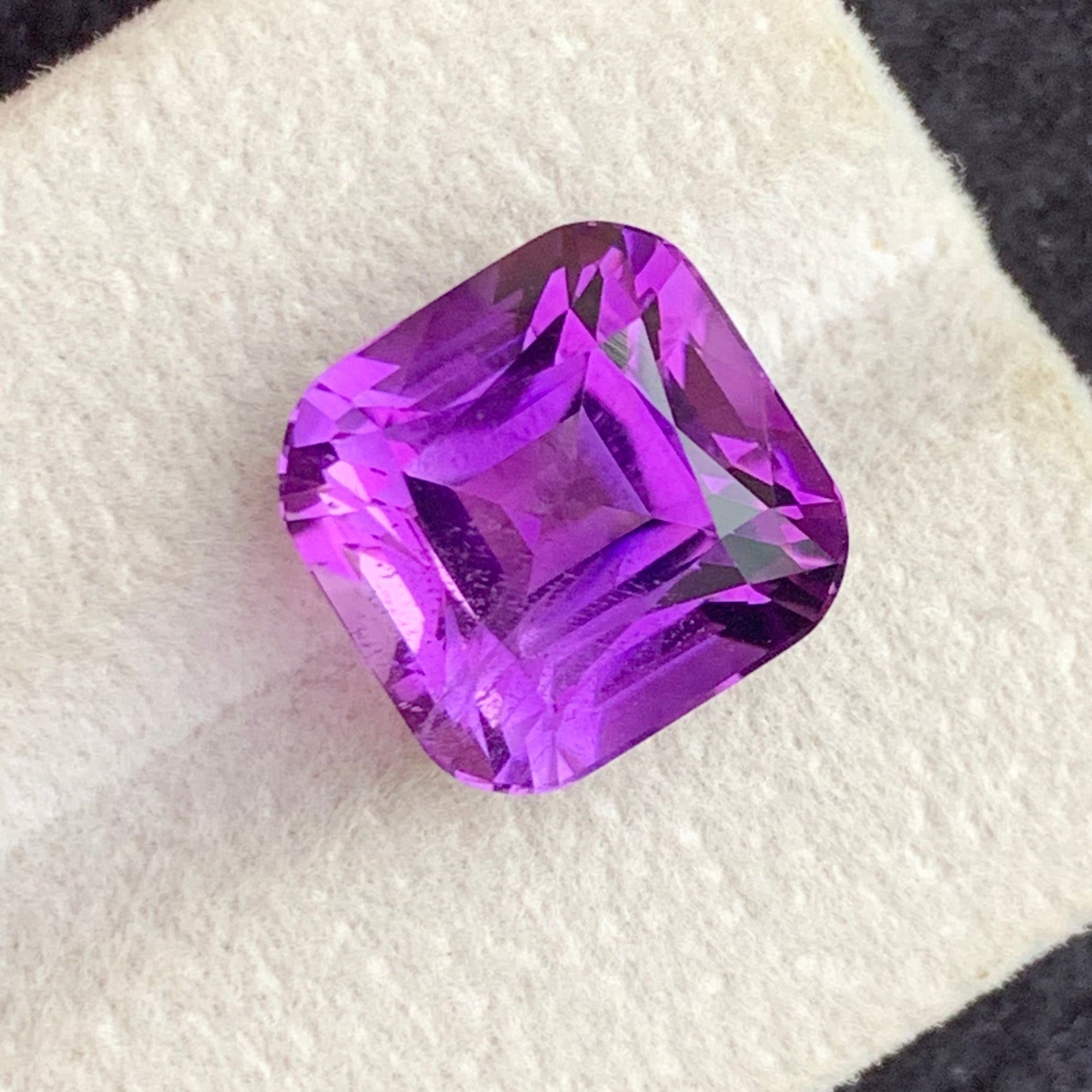 Pink Purple Amethyst gemstone
Pink Purple Amethyst jewelry
9.40 Carats Pink Purple Amethyst Cushion Cut