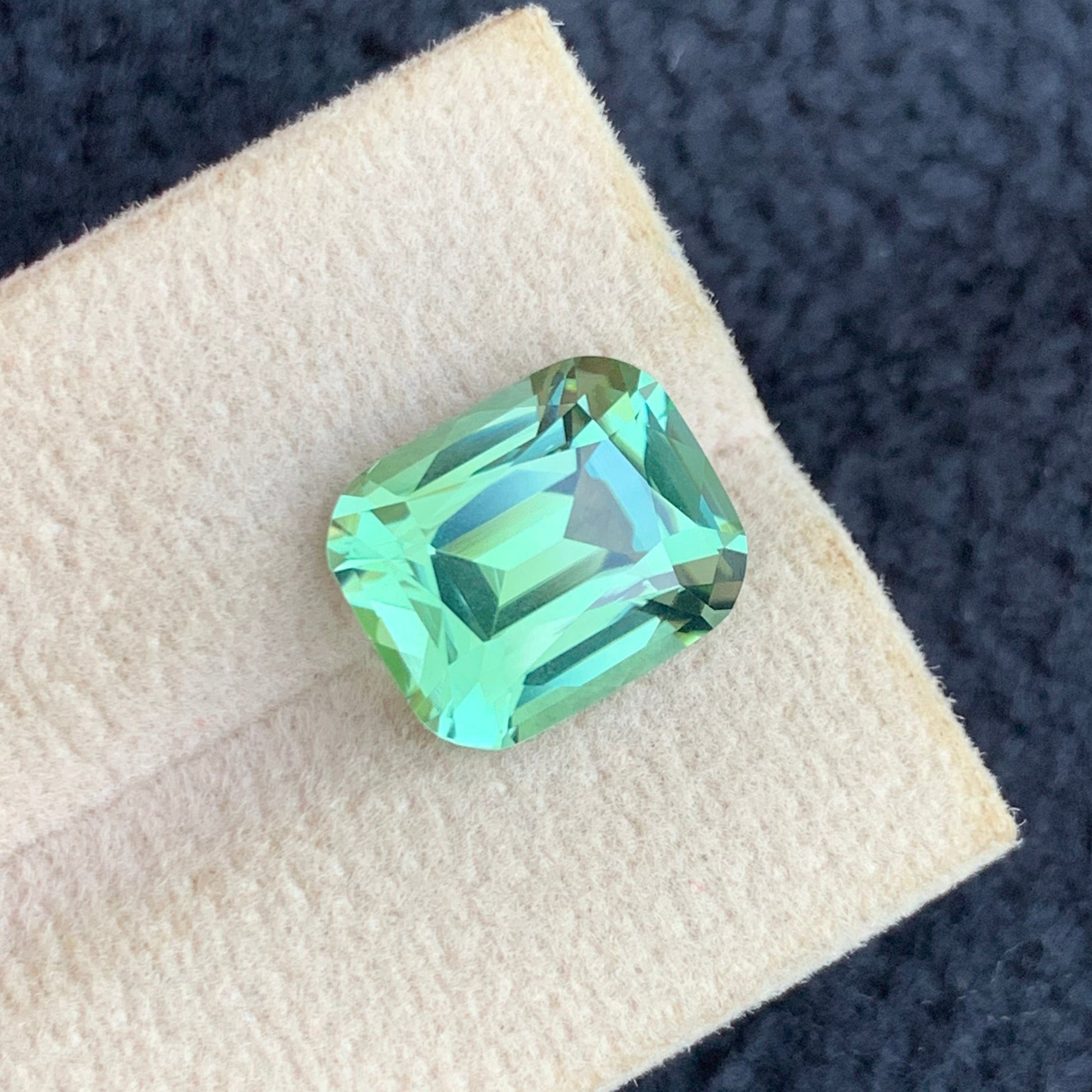 Afghan apple green tourmaline for rings