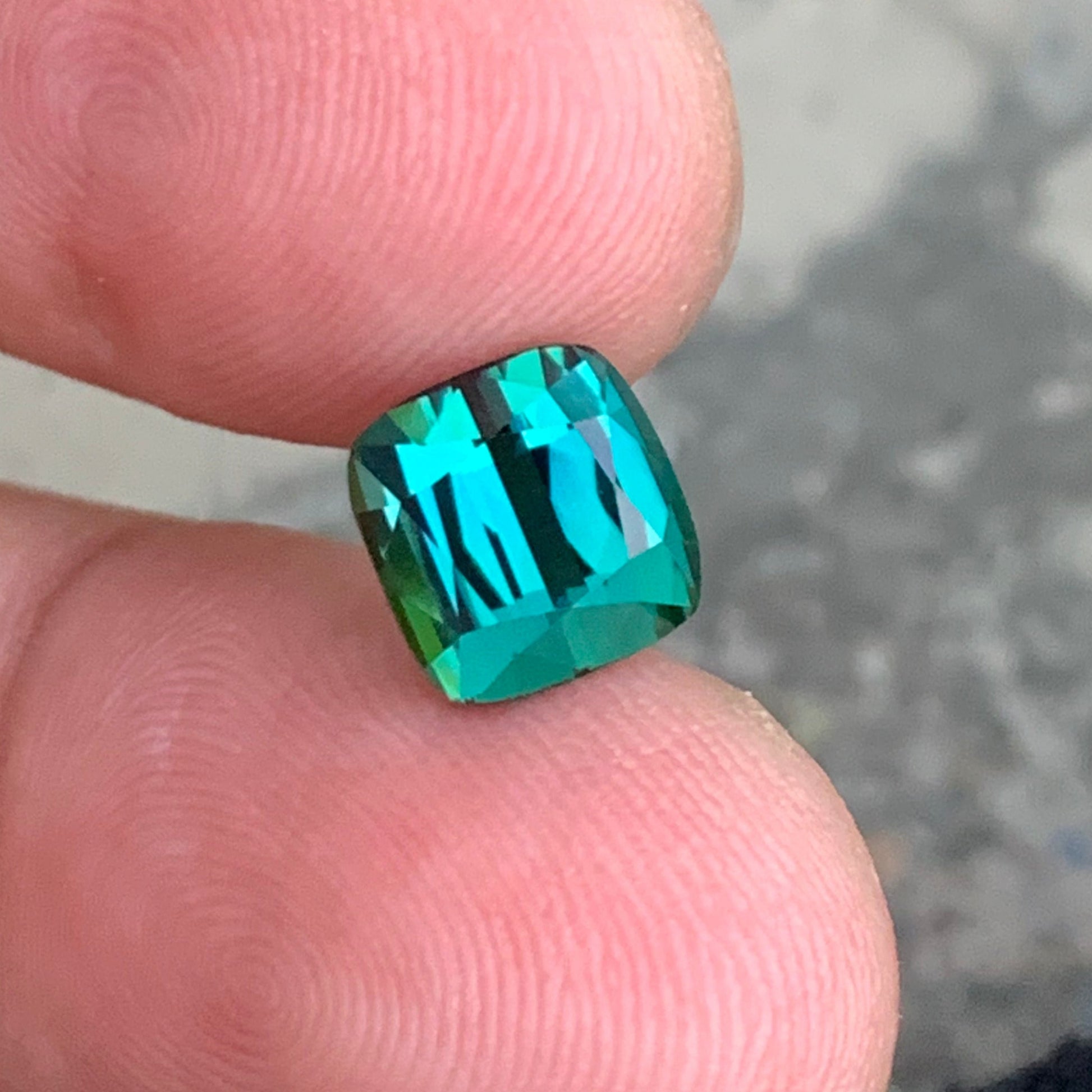 Afghan bluish green tourmaline for rings
premium mint green tourmaline gemstone detail