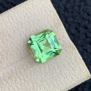 Apple Green Peridot 3.95 carats scissor cut gemstone
Natural Pakistan peridot gemstone scissor shape