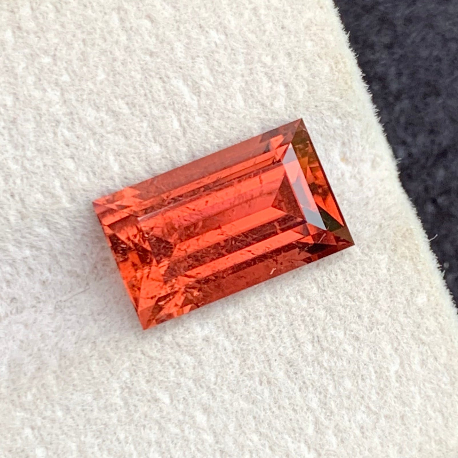 Art deco baguette gem

Warm tone tourmaline

Untreated tourmaline stone