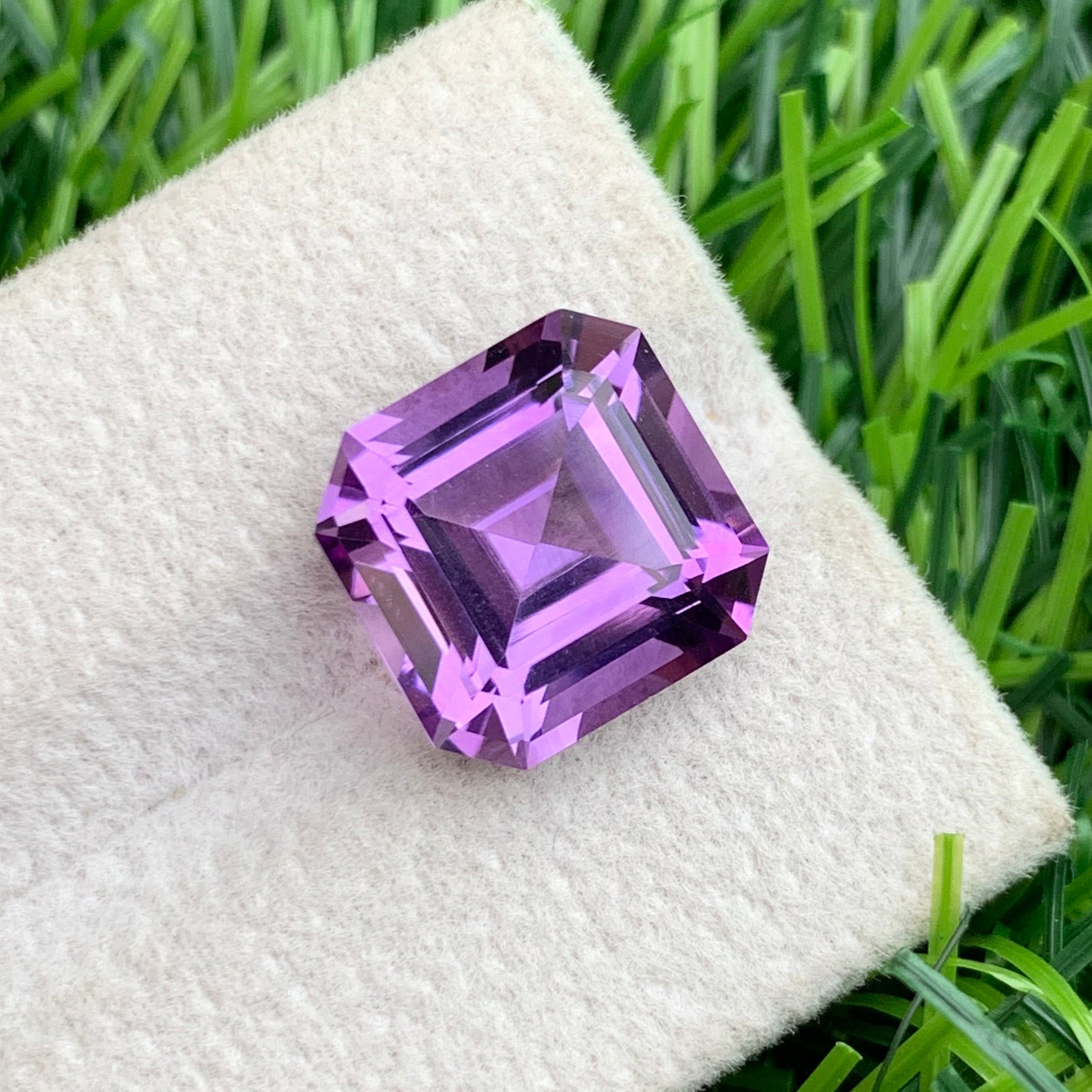 Pink purple amethyst Brazil
Eye clean amethyst stone