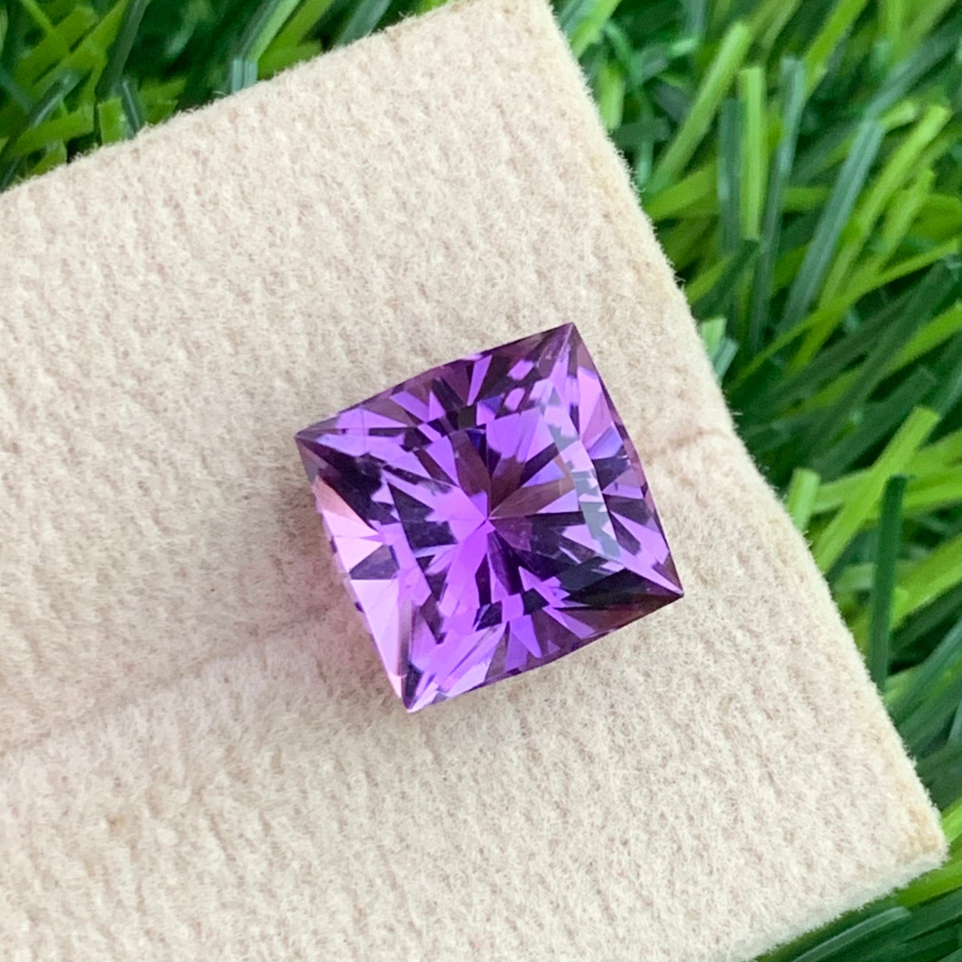 Baguette cut amethyst for jewelry
Pink purple amethyst gemstone 5 carats