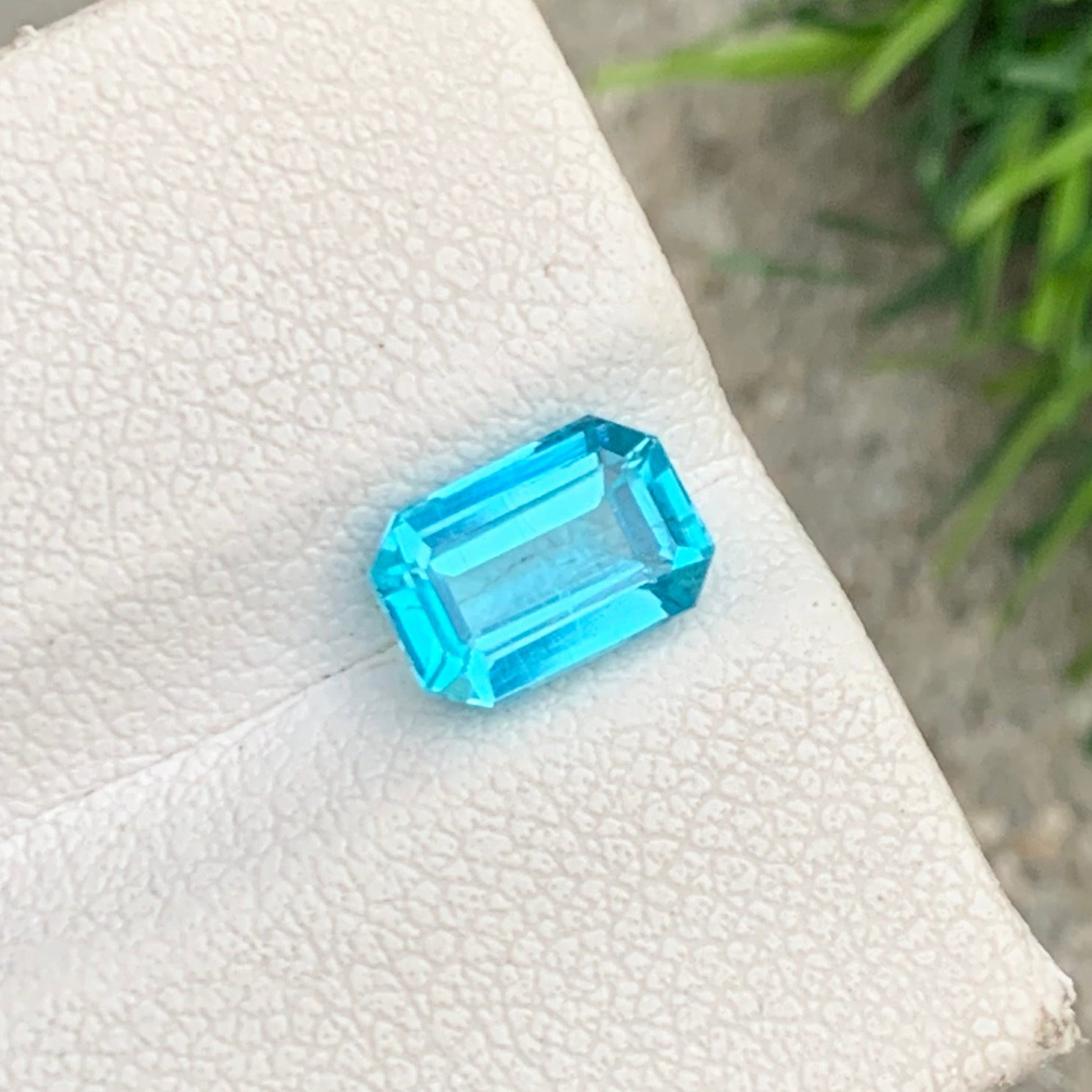 Neon Blue Apatite
Blue Apatite Loose Stone for Jewelry