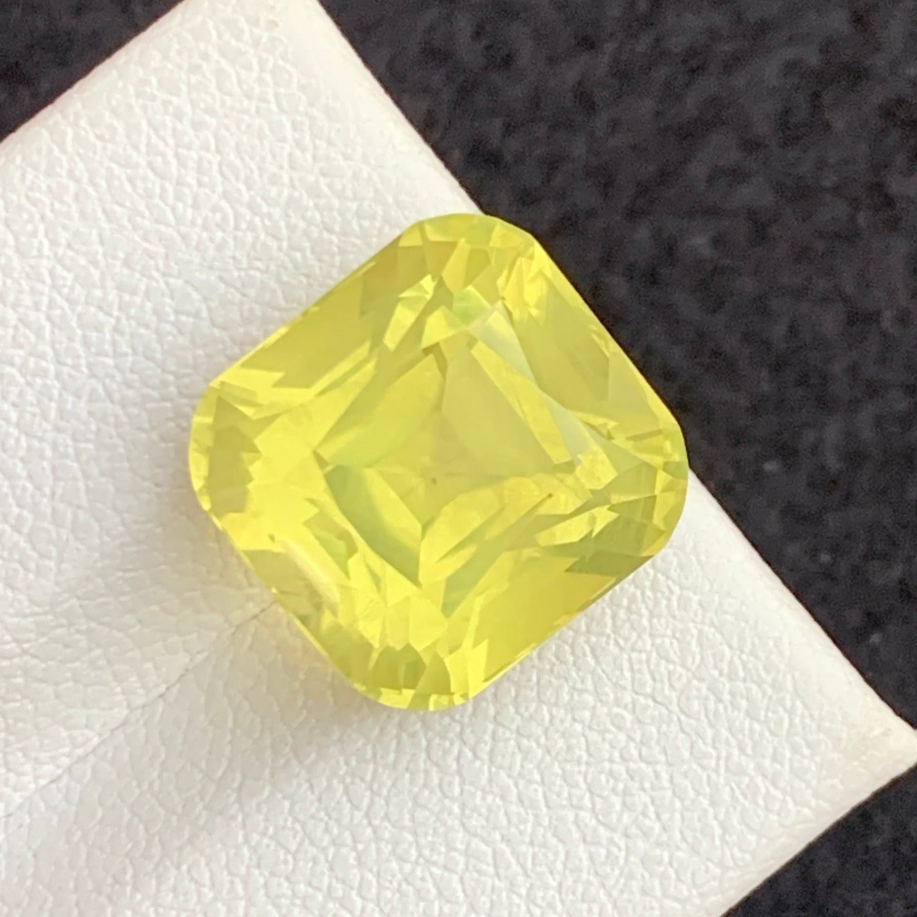 Bold lemon quartz gem
Onestep Gems lemon quartz