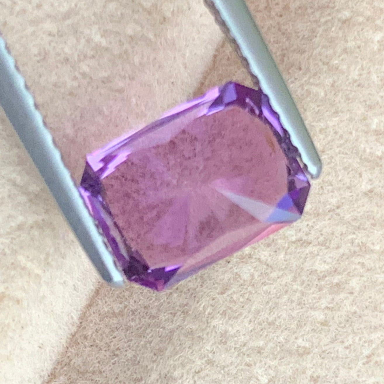Natural pink purple amethyst
2 ct faceted amethyst stone