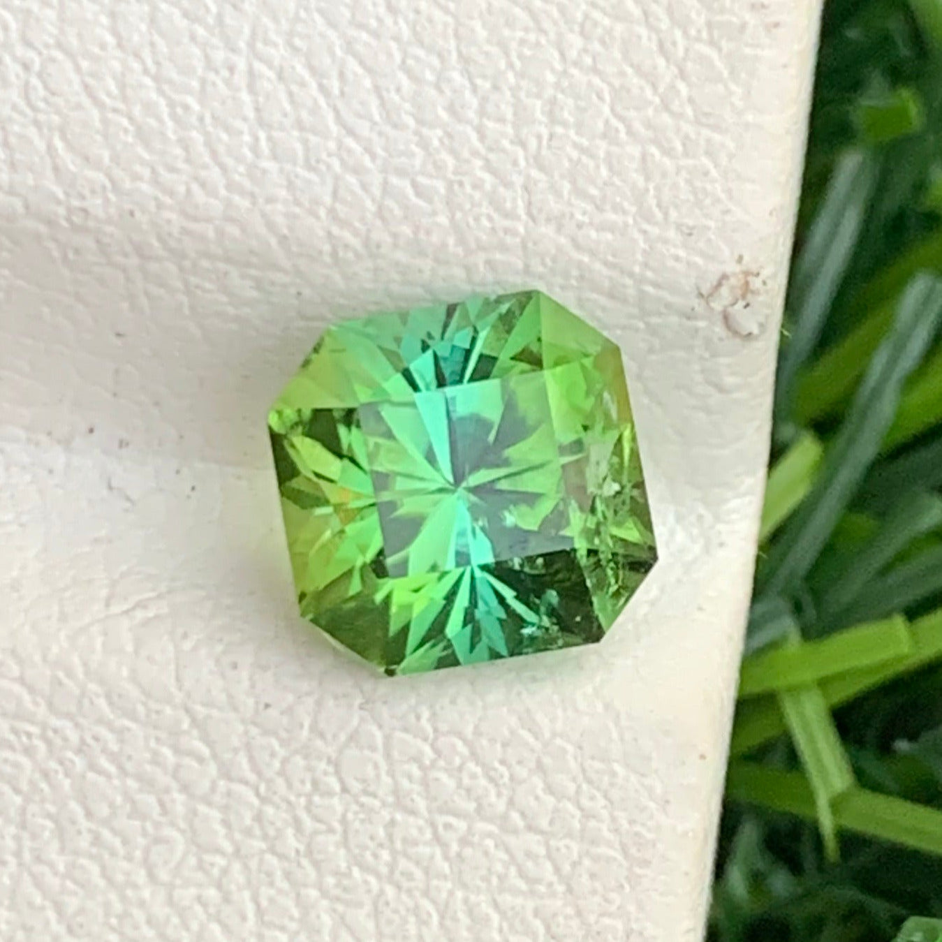 Green tourmaline for ring
Bright green tourmaline