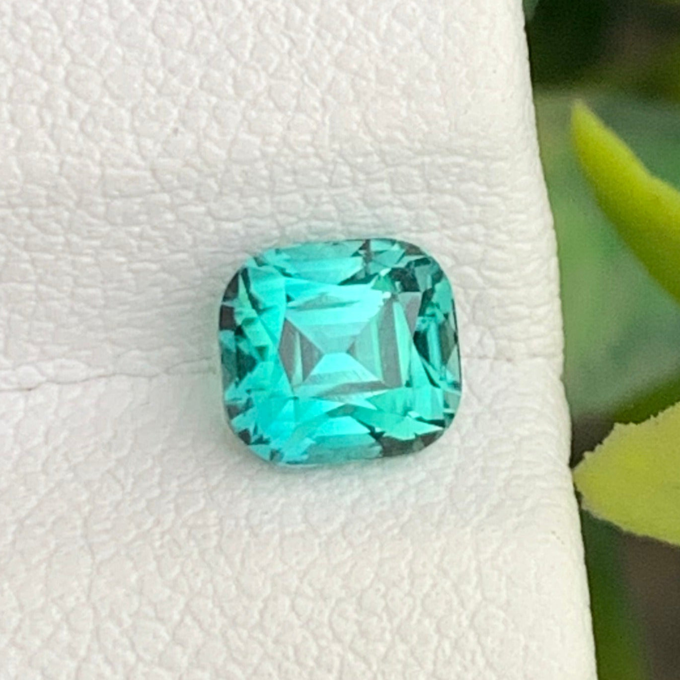 Natural bluish green tourmaline gemstone
Loupe clean green blue tourmaline