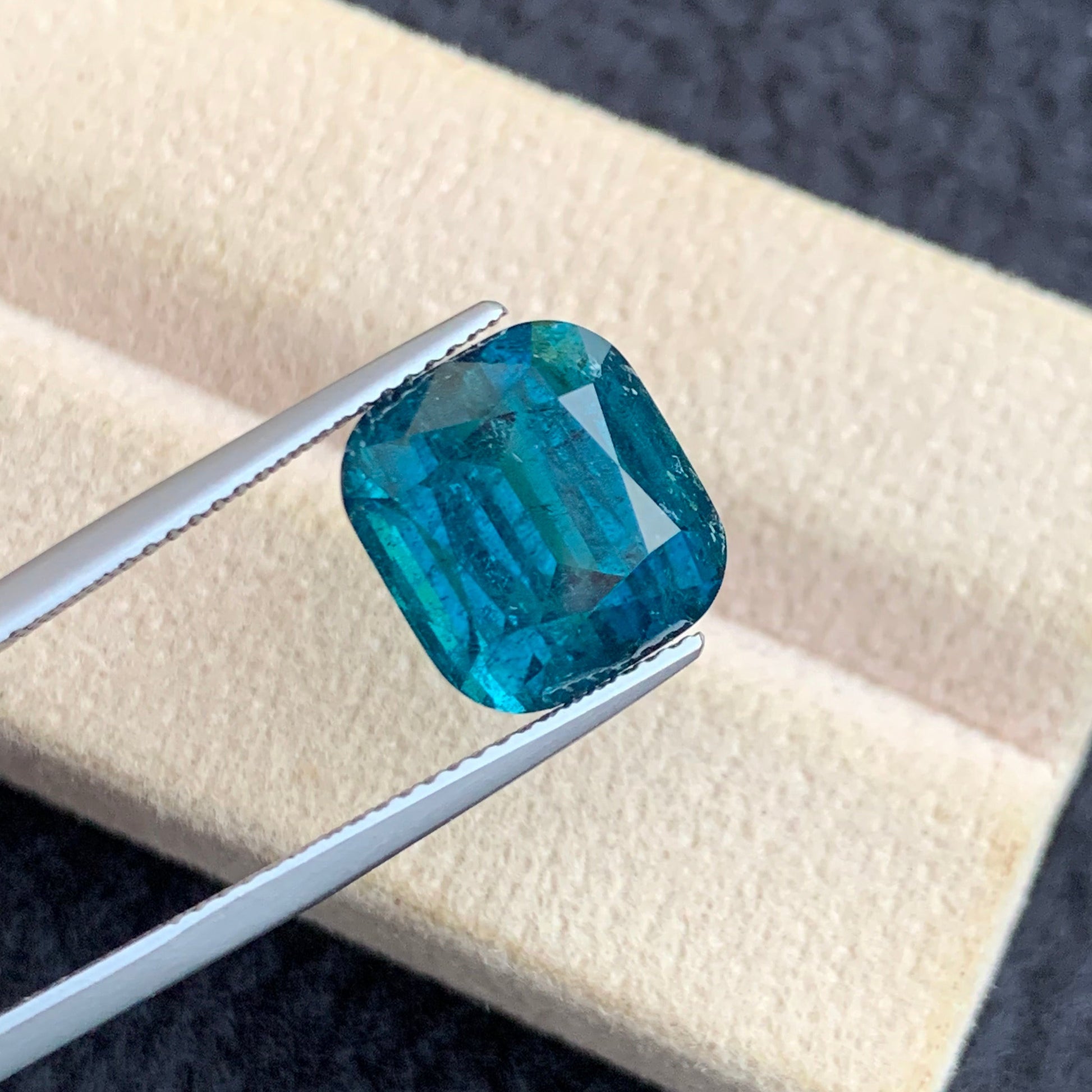 Dark Blue Tourmaline 8.75 carats cushion cut Afghan gemstone
Natural Afghan indicolite tourmaline loose gemstone