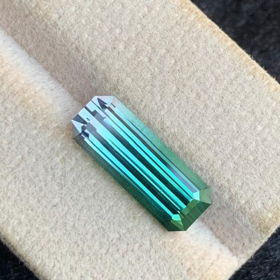 Bicolor Tourmaline ring
Bicolor Tourmaline pendant
Bicolor Tourmaline bracelet
Dual-color tourmaline gemstone Afghanistan
Collector quality bicolor tourmaline emerald shape