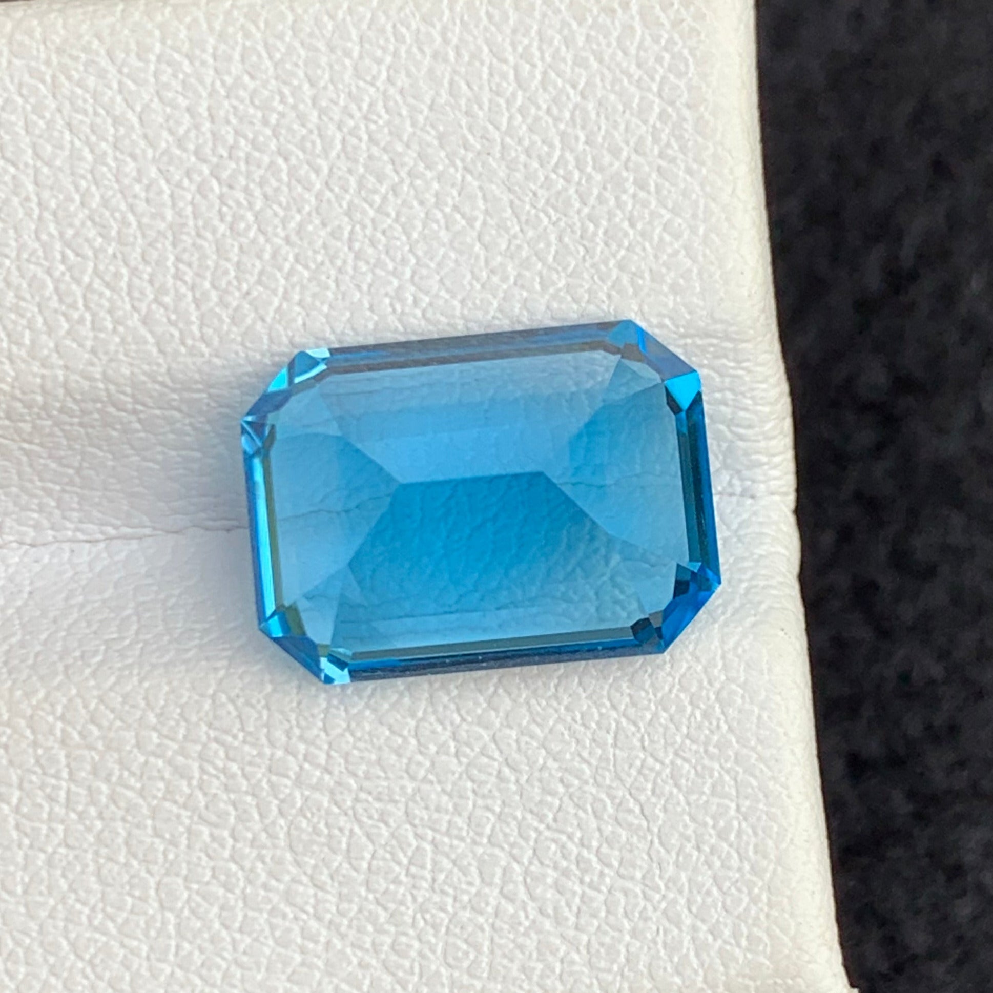 Natural Electric Blue Topaz

Premium Swiss Topaz Gemstone

African Blue Topaz 10 Carats

Luxury Blue Topaz Stone

Emerald Cut Topaz for Ring