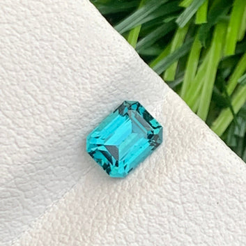  Lagoon Tourmaline ring
Emerald cut blue green lagoon tourmaline close-up
VVS lagoon tourmaline gemstone Afghanistan