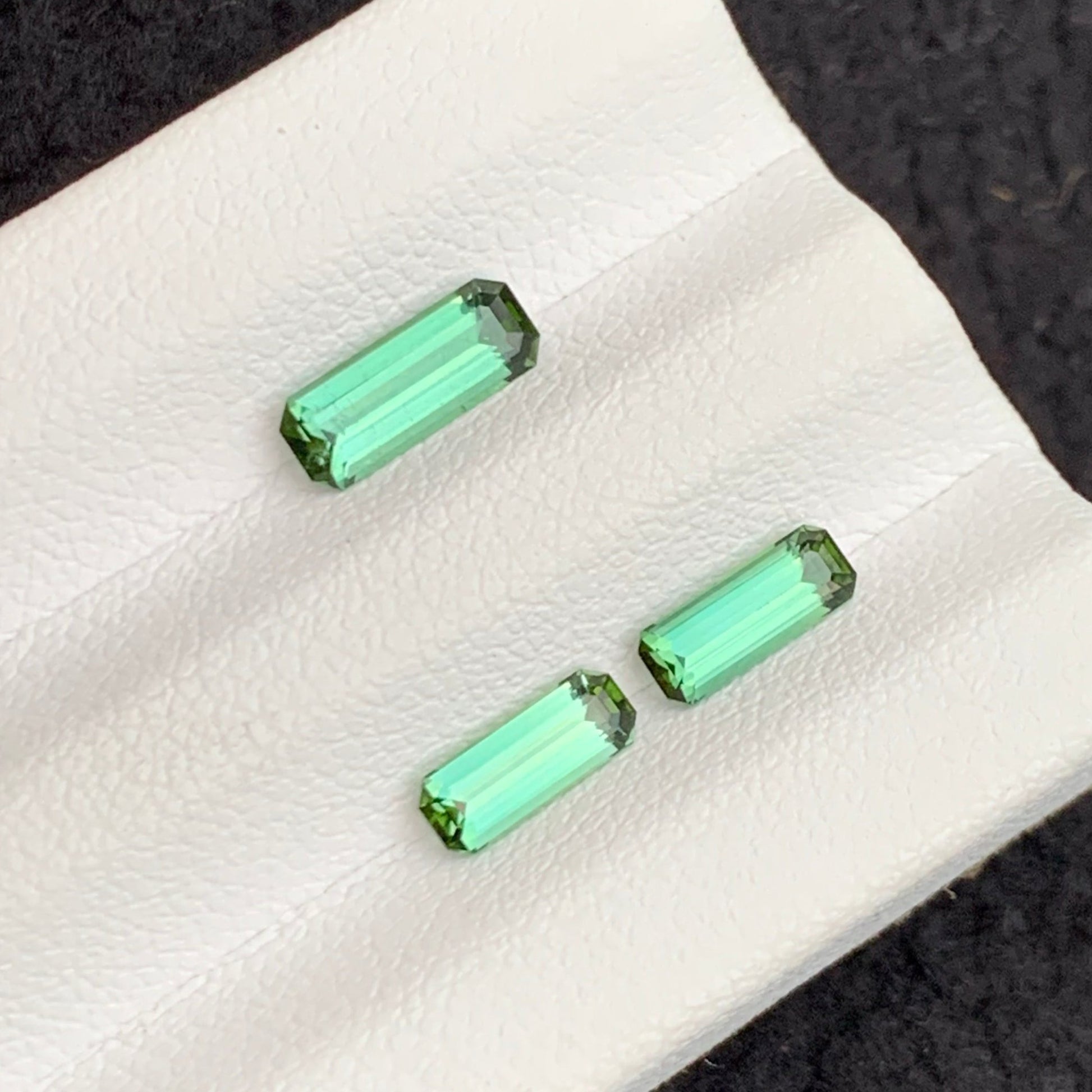 Natural green ring set
Emerald cut tourmaline 1.55 carats mixed dimensions