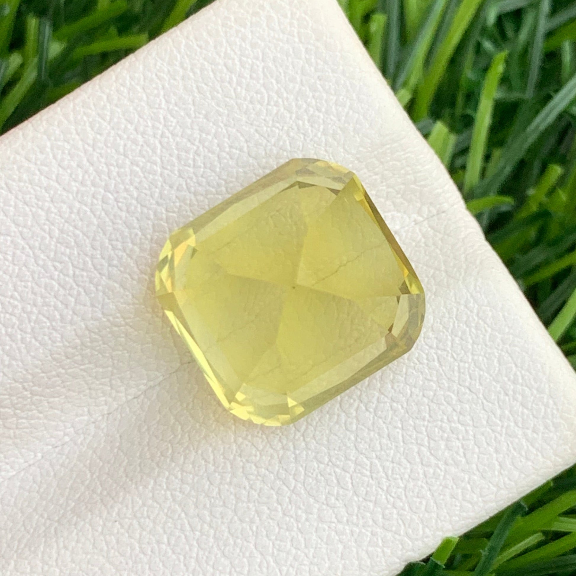 Cushion cut yellow quartz
Natural Brazil lemon quartz