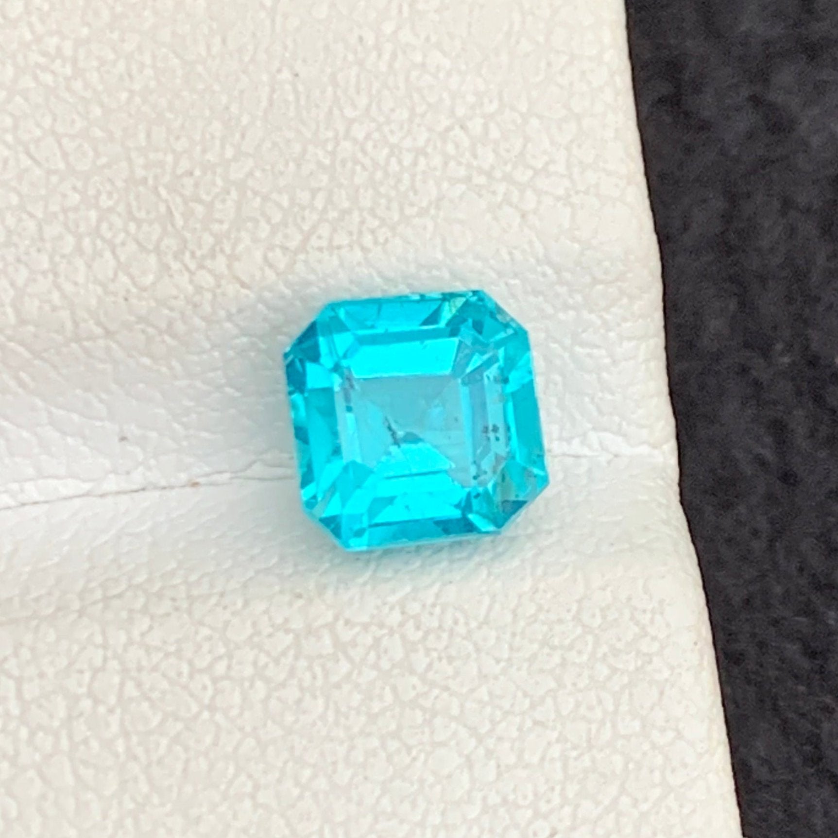 Sky blue Apatite
Faceted Neon Blue Apatite with VVS Clarity