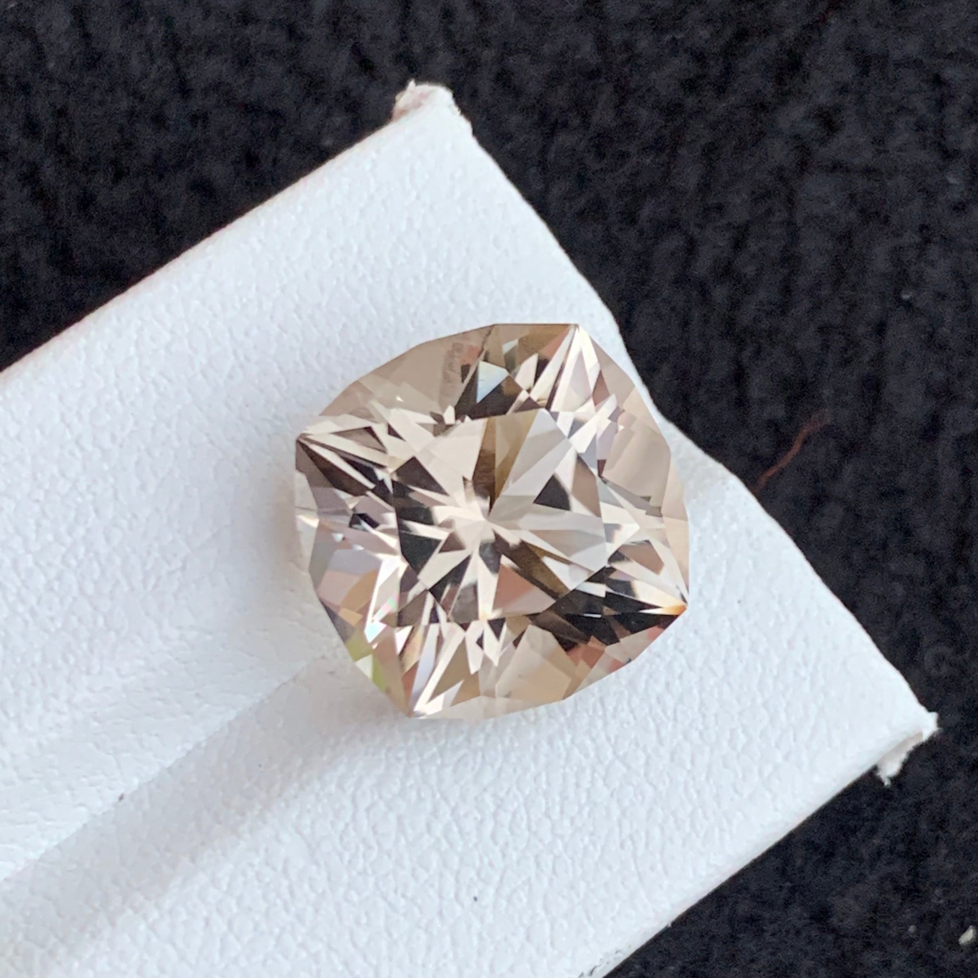 Fancy cut smoky quartz for luxury pendant design
High quality smoky quartz gemstone from Pakistan