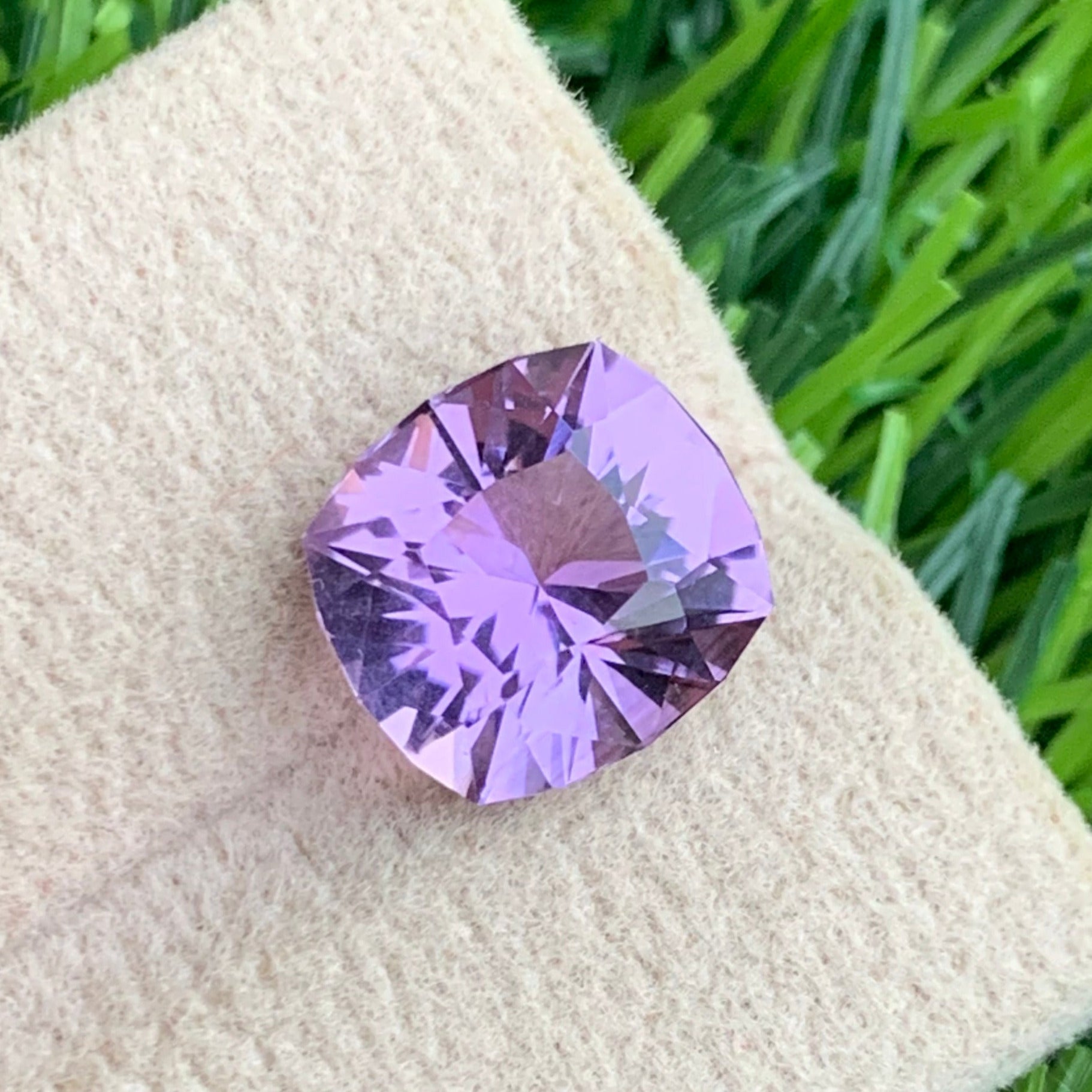 February Birthstone Amethyst
Luxury Pink Purple Gemstone